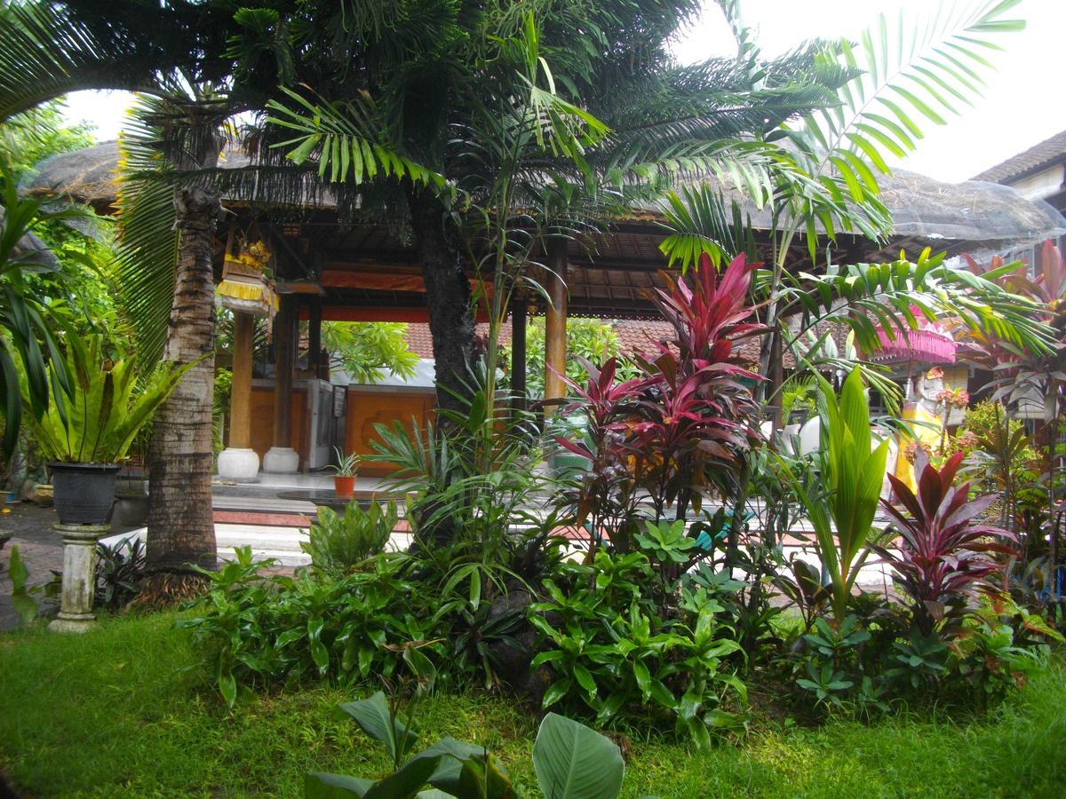 Surf Doggie Inn Kuta  Luaran gambar