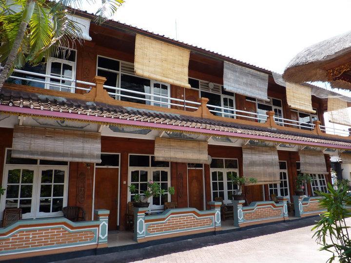 Surf Doggie Inn Kuta  Luaran gambar